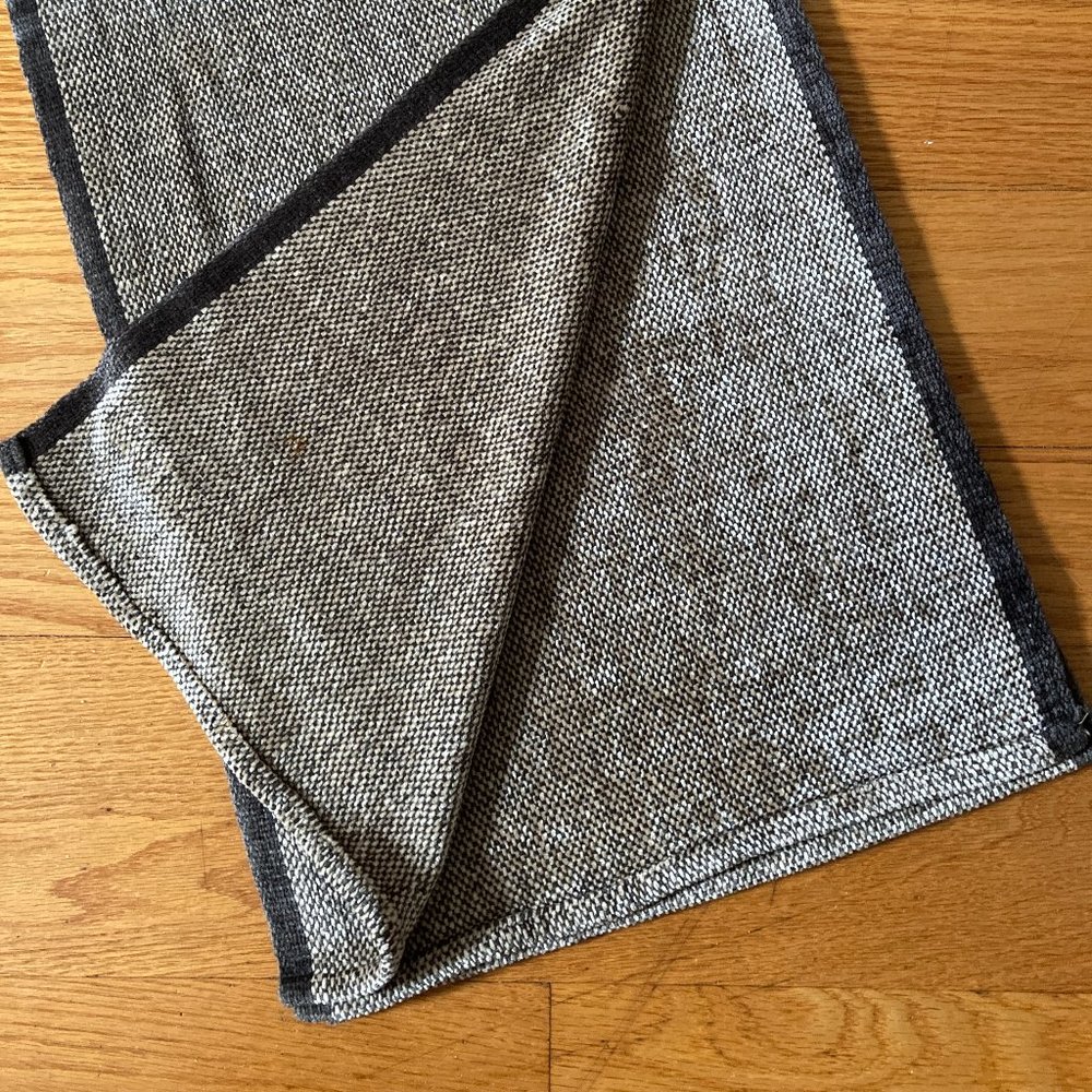 Perry Ellis Scarf - Picture 3 of 3